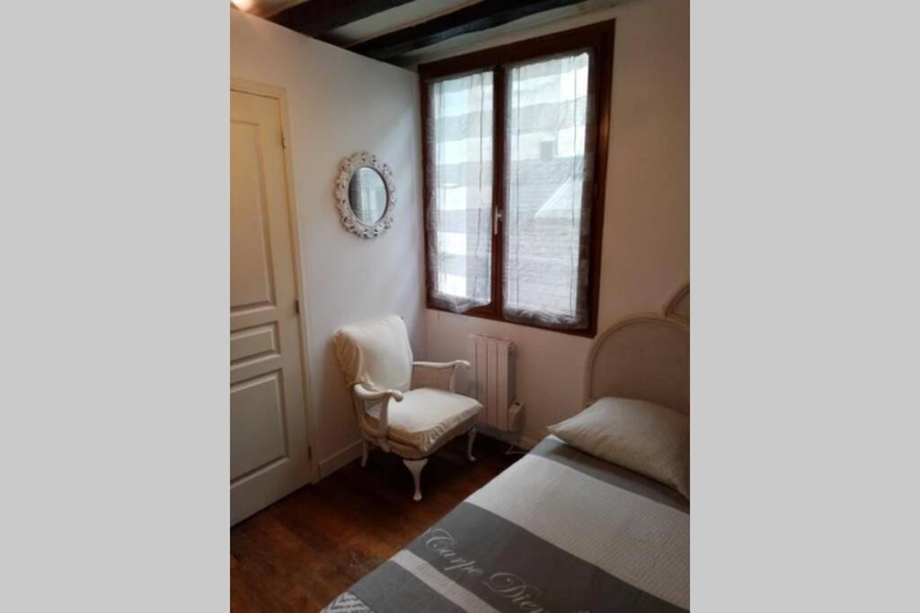 Appartement deux pièces - coeur de ville quartier cathédrale Tours Exterior foto