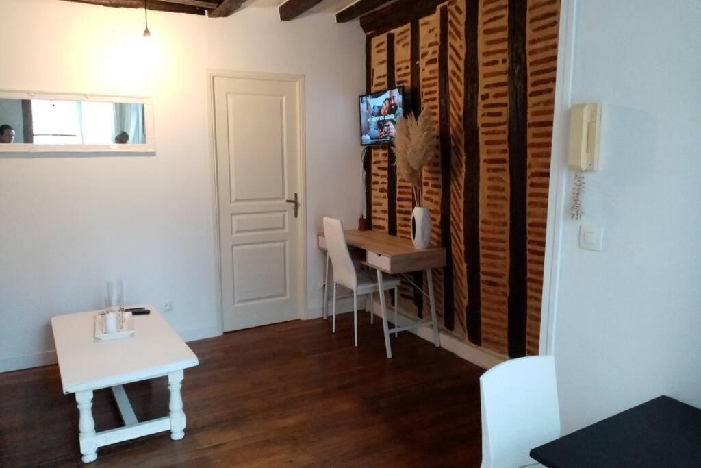 Appartement deux pièces - coeur de ville quartier cathédrale Tours Exterior foto